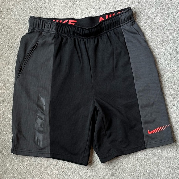 Men’s Nike Standard Dri-Fit Training Shorts - Picture 2 of 8